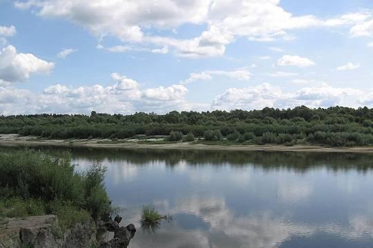 Природоохранная прокуратура добилась очистки реки Суры от затонувшей баржи